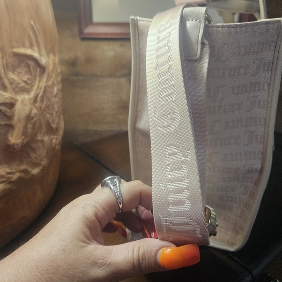 Juicy Couture Cream Large Tote Bag - Picture 4 of 10